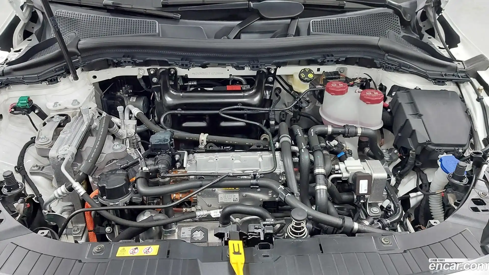 EQA Mercedes-Benz 2025.8-OUTER-006