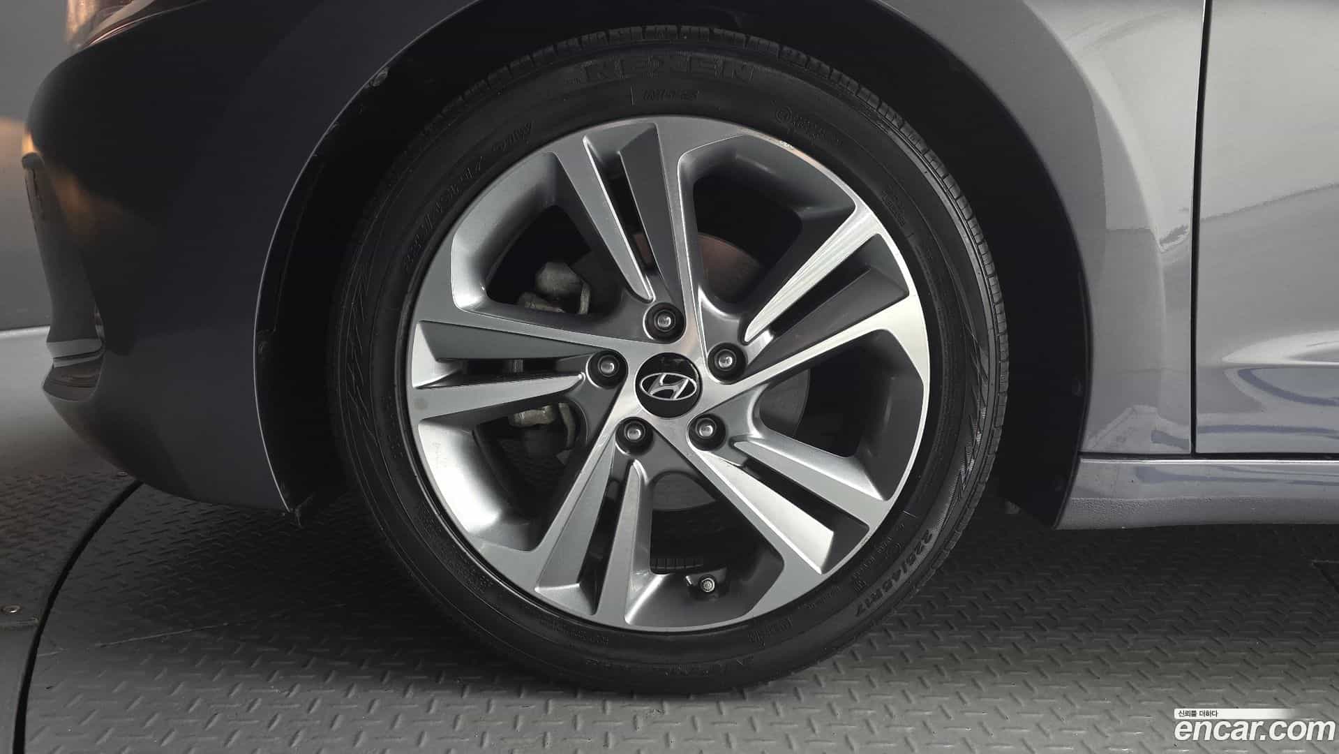 AVANTE Hyundai 2017.1-OUTER-005