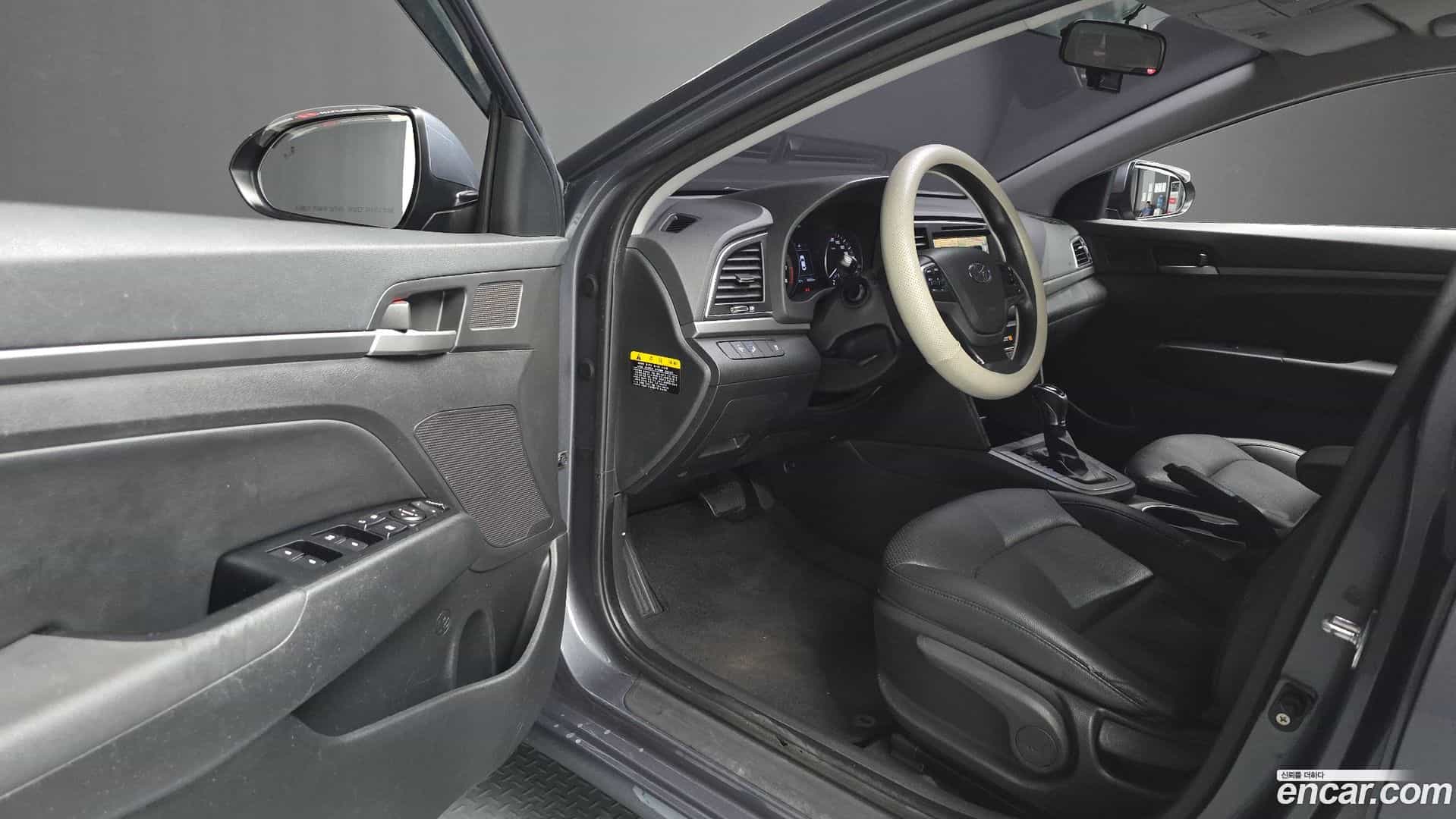 AVANTE Hyundai 2017.1-INNER-010