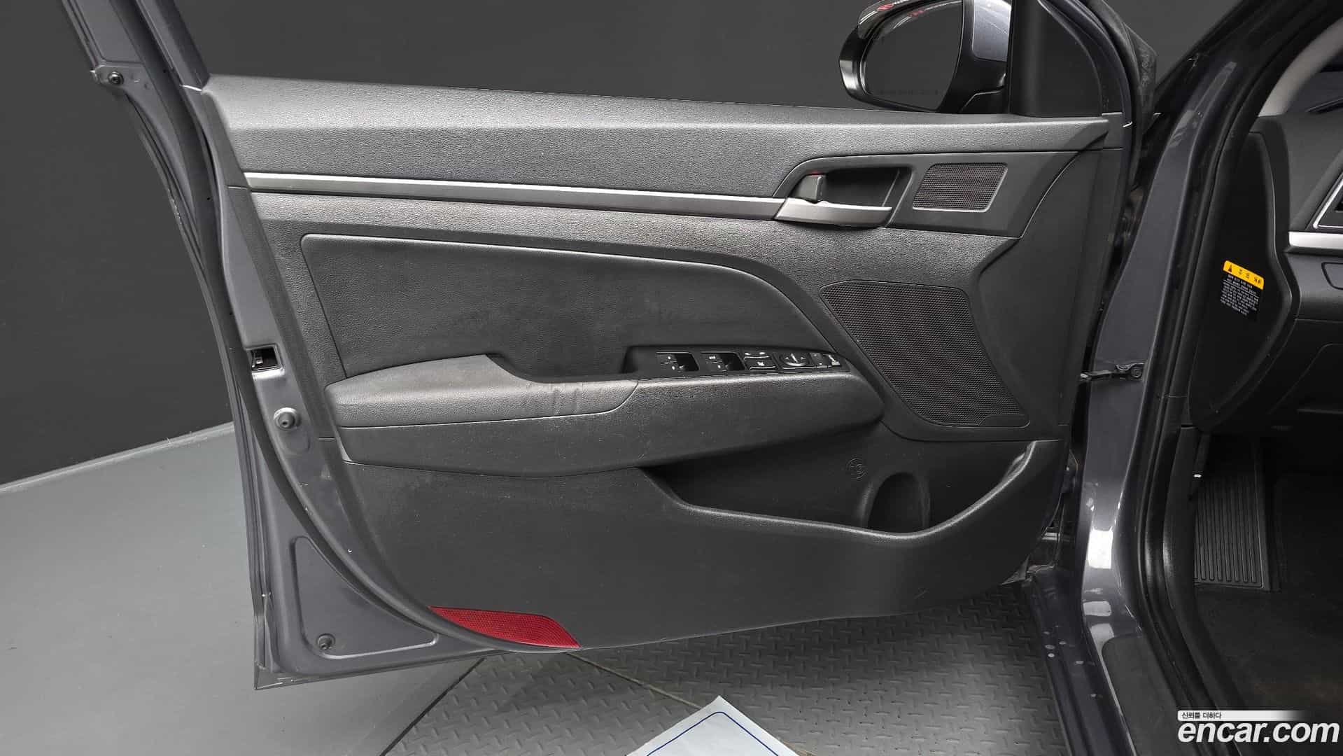 AVANTE Hyundai 2017.1-INNER-034
