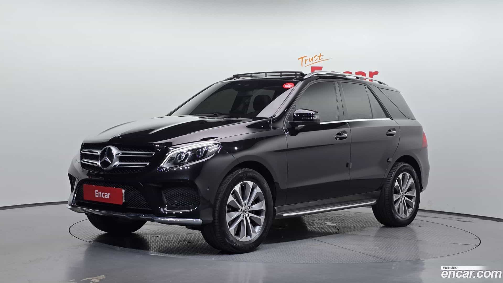 GLE-Class Mercedes-Benz 2017.0-OUTER-001