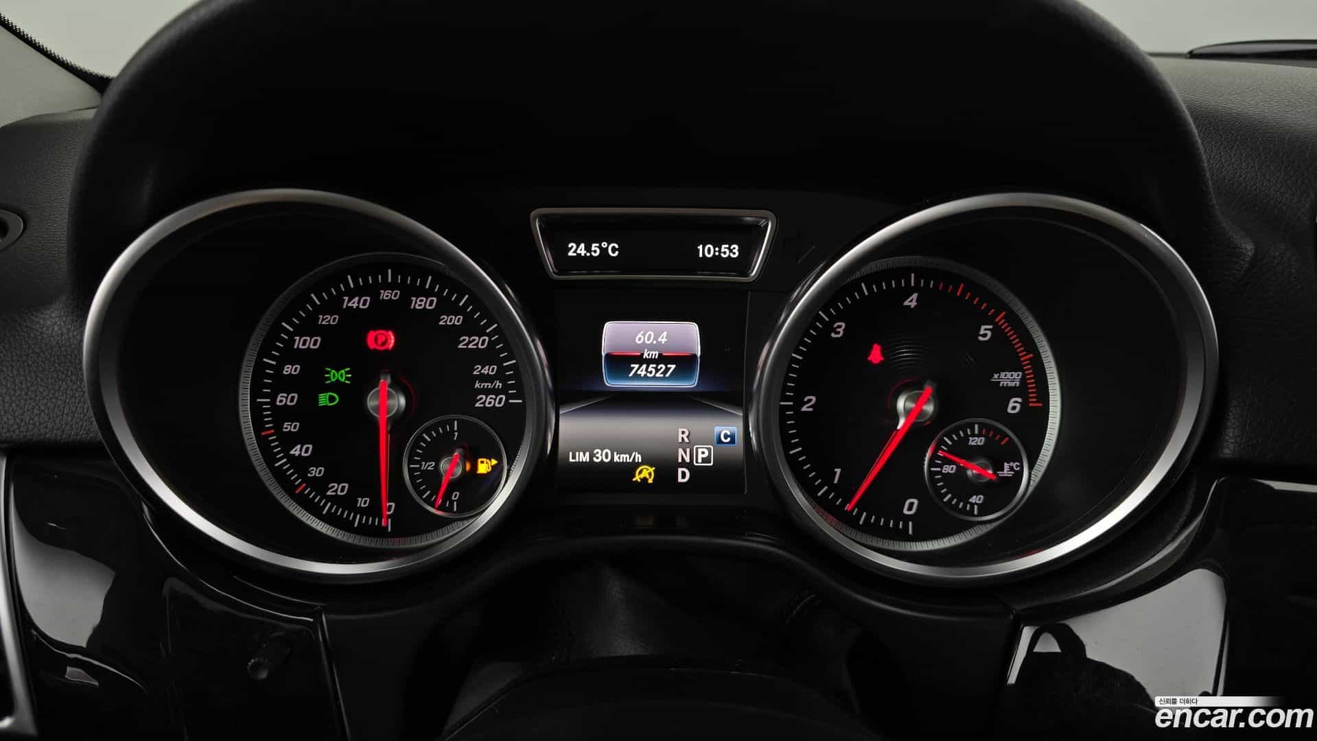 GLE-Class Mercedes-Benz 2017.0-INNER-008