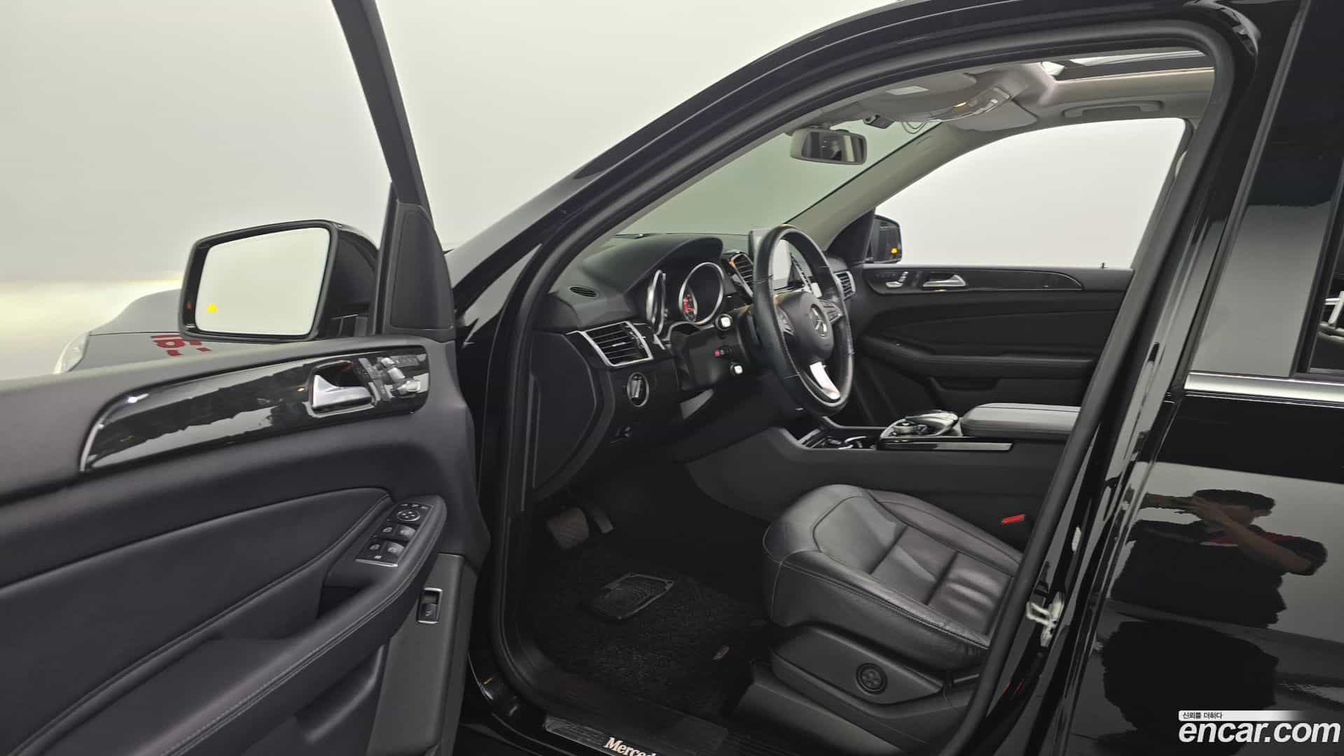 GLE-Class Mercedes-Benz 2017.0-INNER-010