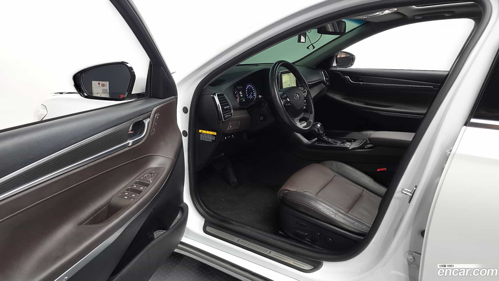 Grandeur Hyundai 2017.0-INNER-010
