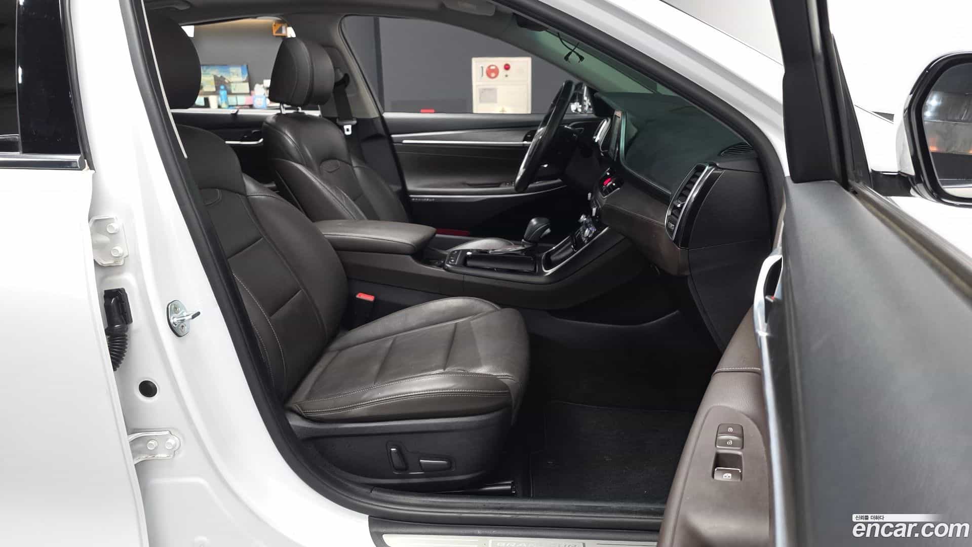 Grandeur Hyundai 2017.0-OPTION-015
