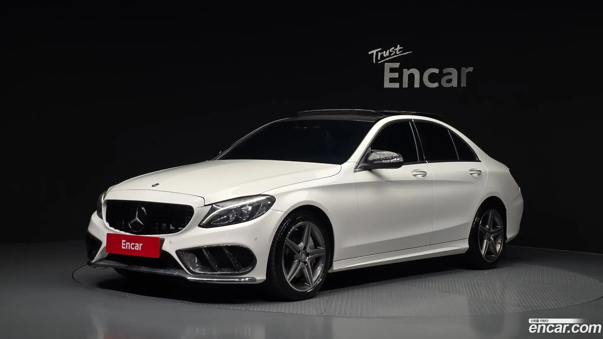 Main__Slider__Photo:C-Class Mercedes-Benz 2015.9-0