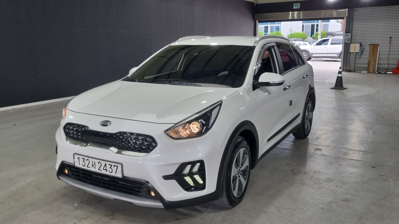Main__Slider__Photo:Niro Kia 2021.4-0
