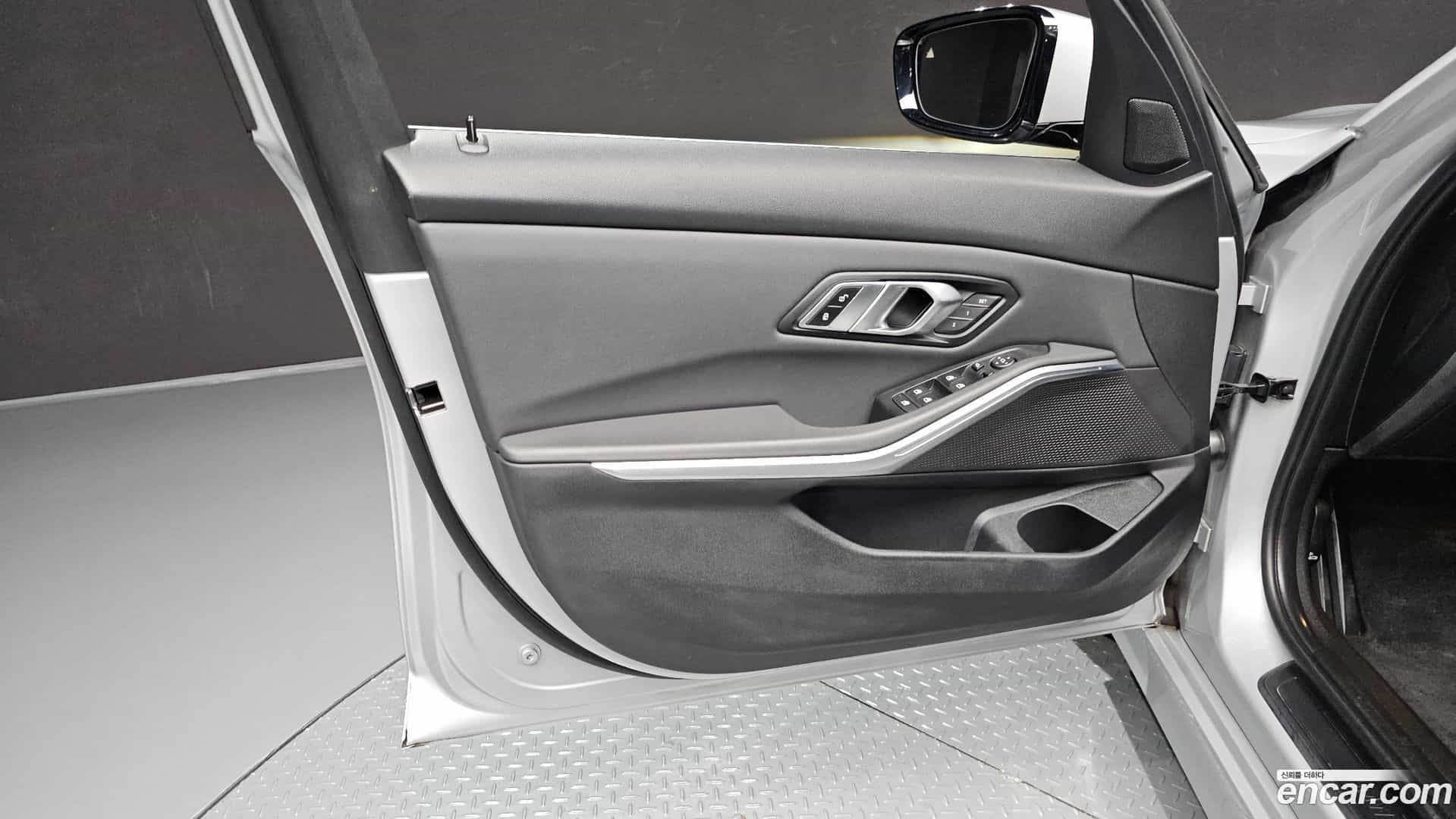 3-Series BMW 2019.11-INNER-034
