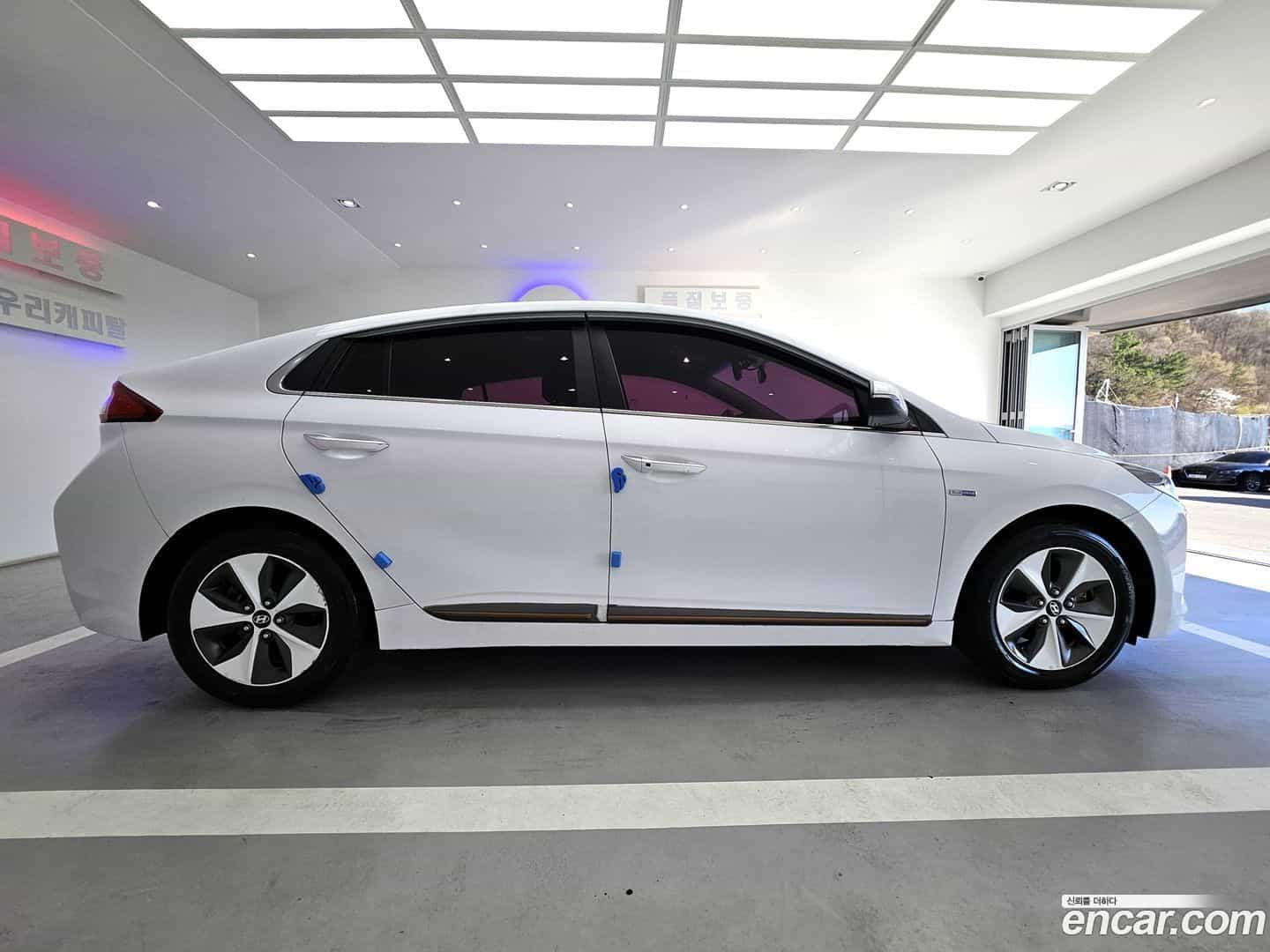 Ioniq Hyundai 2016.11-INNER-008