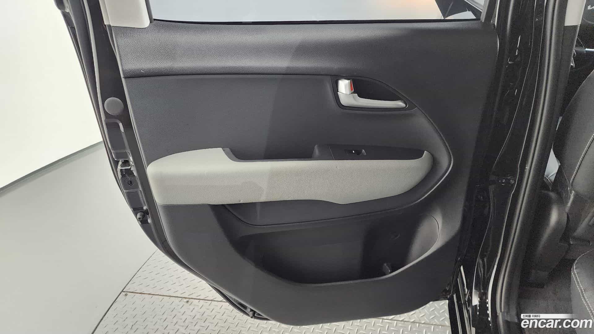 RAY Kia 2023.1-INNER-035