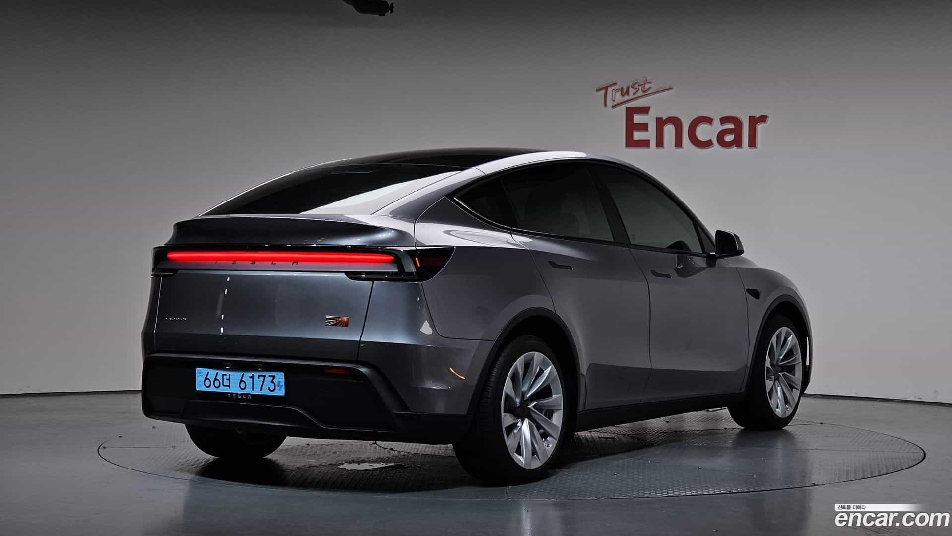 Model Y Tesla 2025.3-OUTER-002