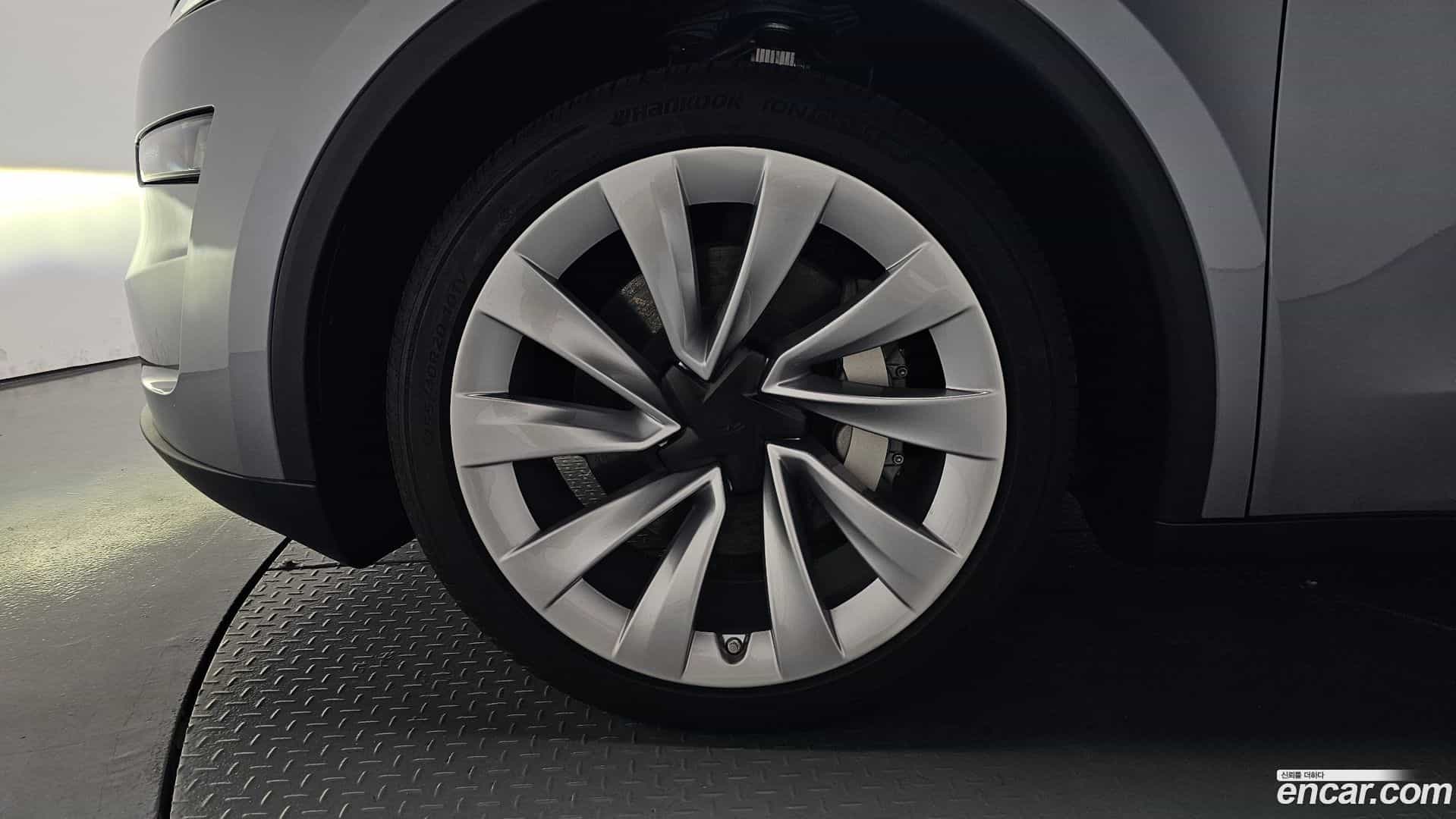 Model Y Tesla 2025.3-OUTER-005