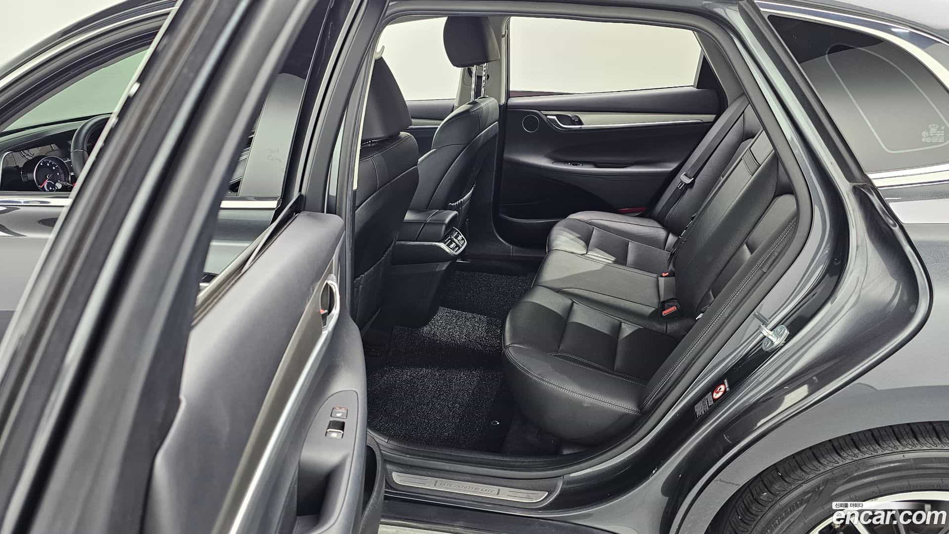 Grandeur Hyundai 2022.4-OPTION-041