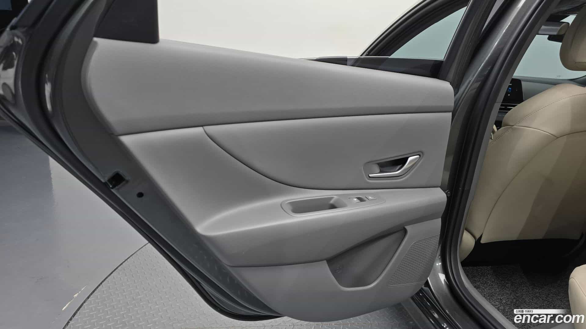 AVANTE Hyundai 2023.1-INNER-035