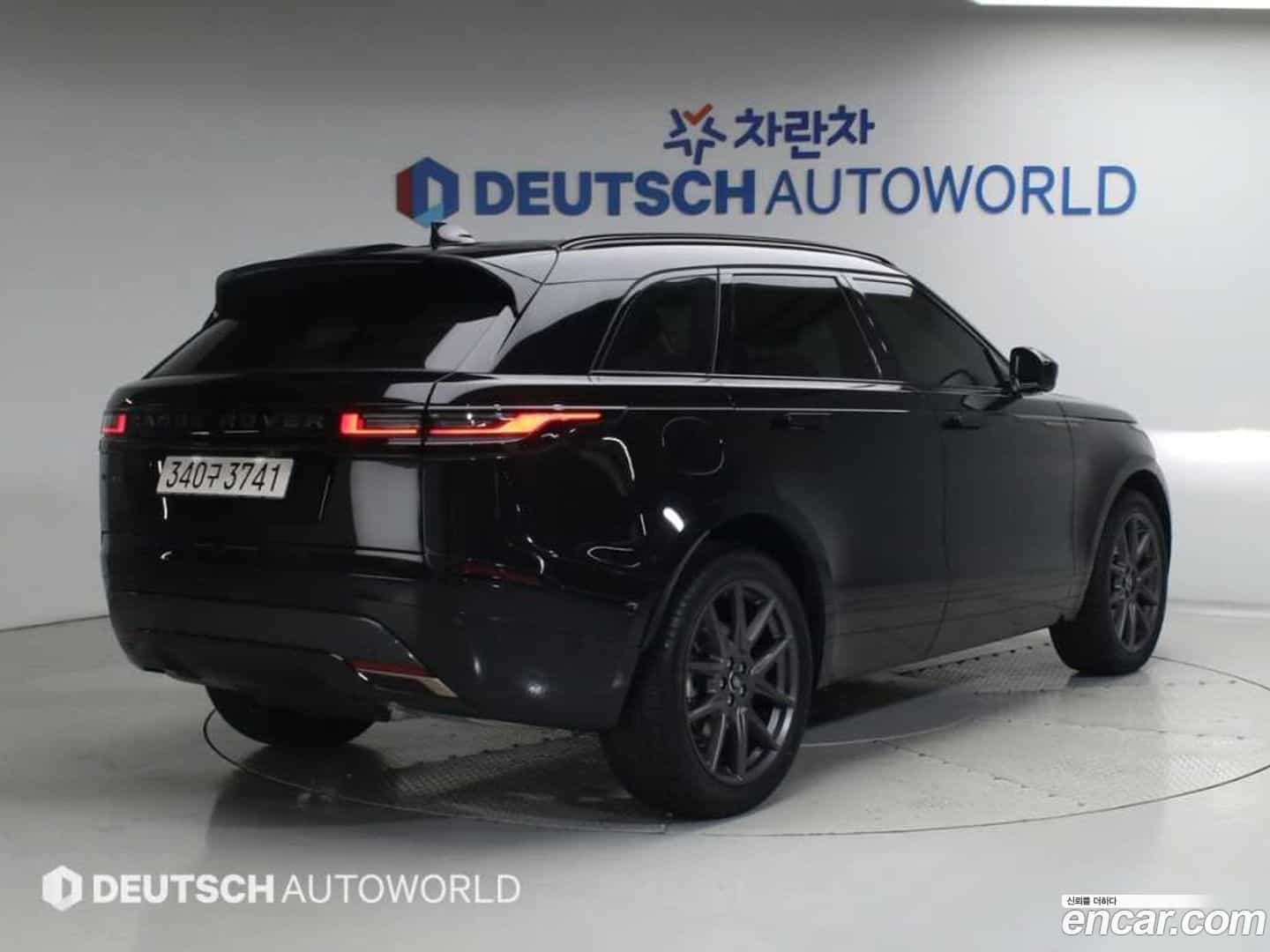 Range Rover Velar Land Rover 2025.8-OUTER-002