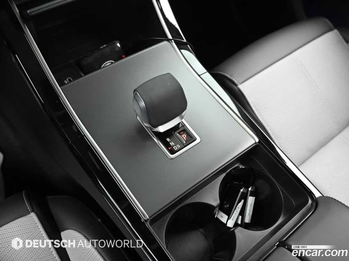 Range Rover Velar Land Rover 2025.8-INNER-009