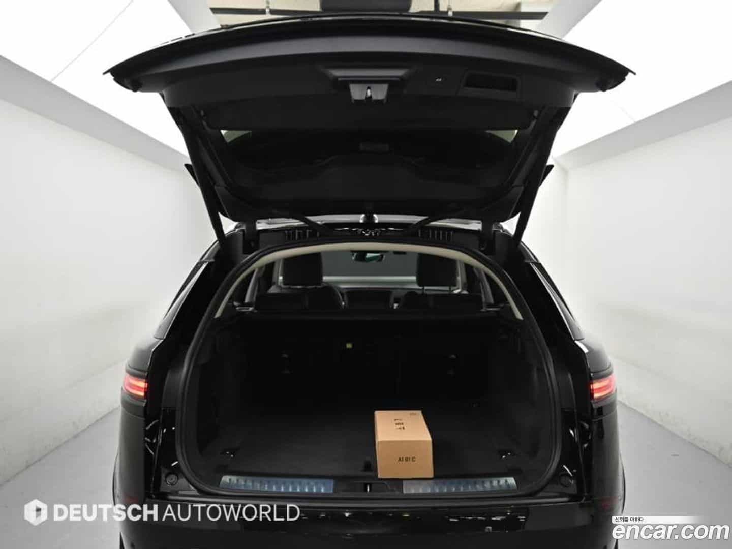 Range Rover Velar Land Rover 2025.8-OPTION-023