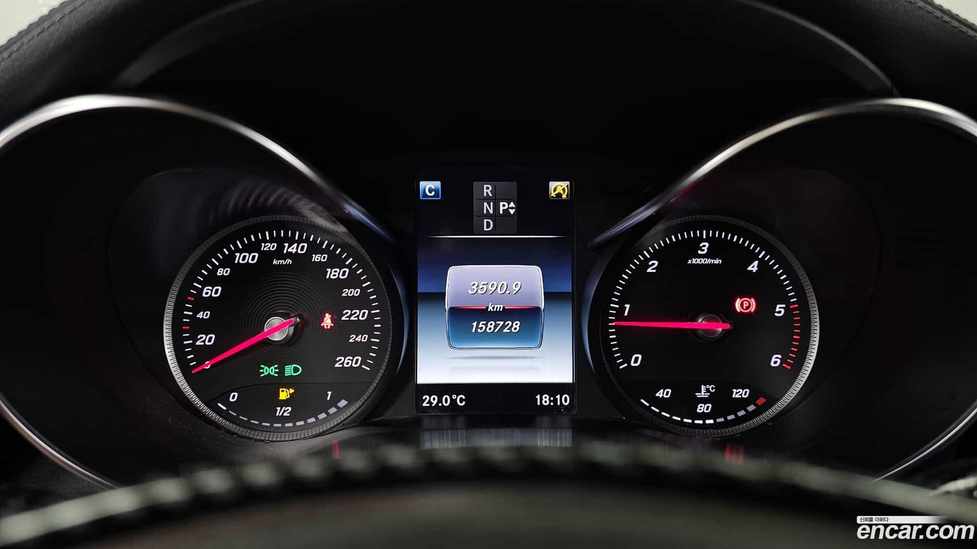 GLC-Class Mercedes-Benz 2017.4-INNER-008