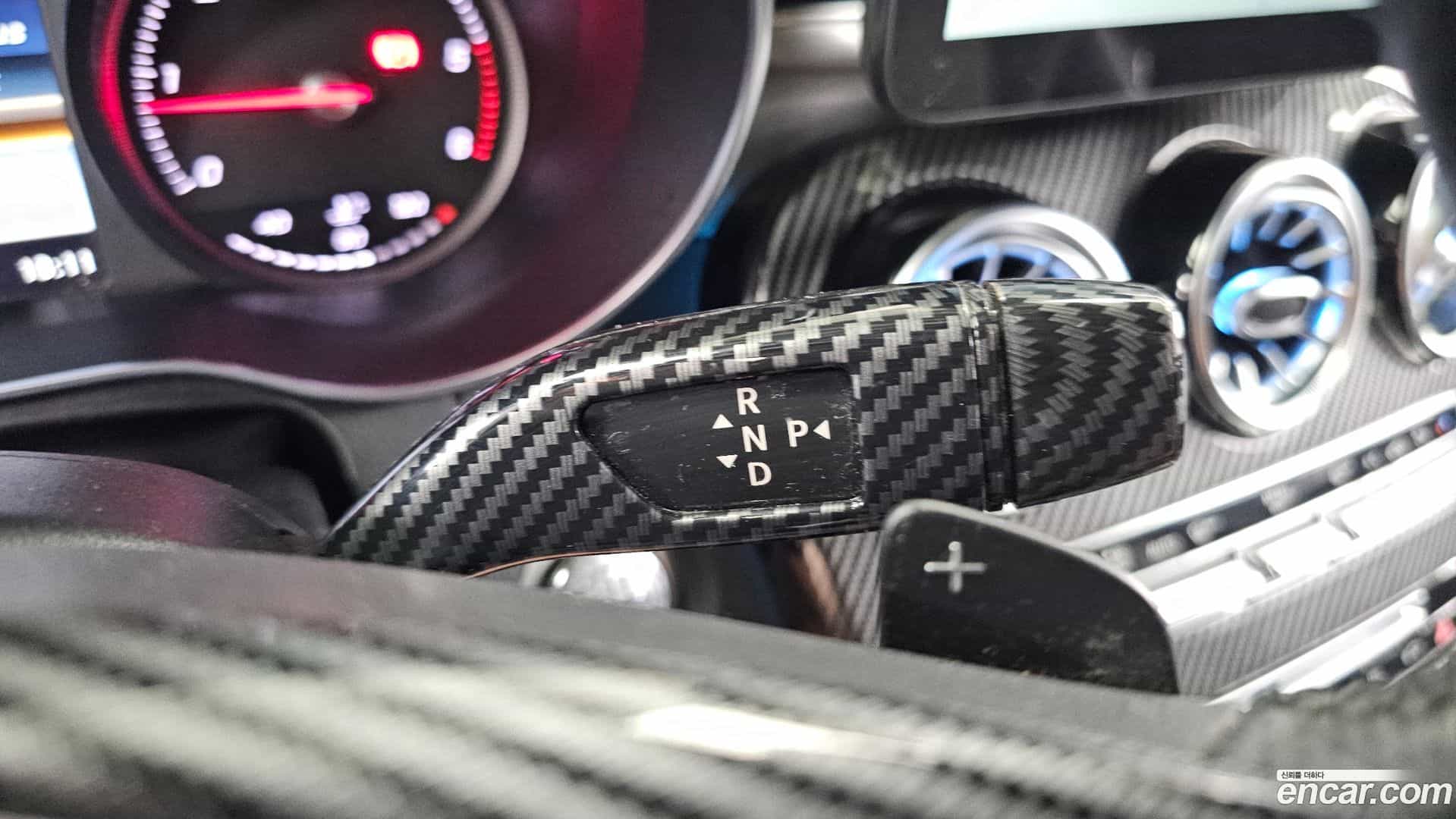 GLC-Class Mercedes-Benz 2017.4-INNER-009