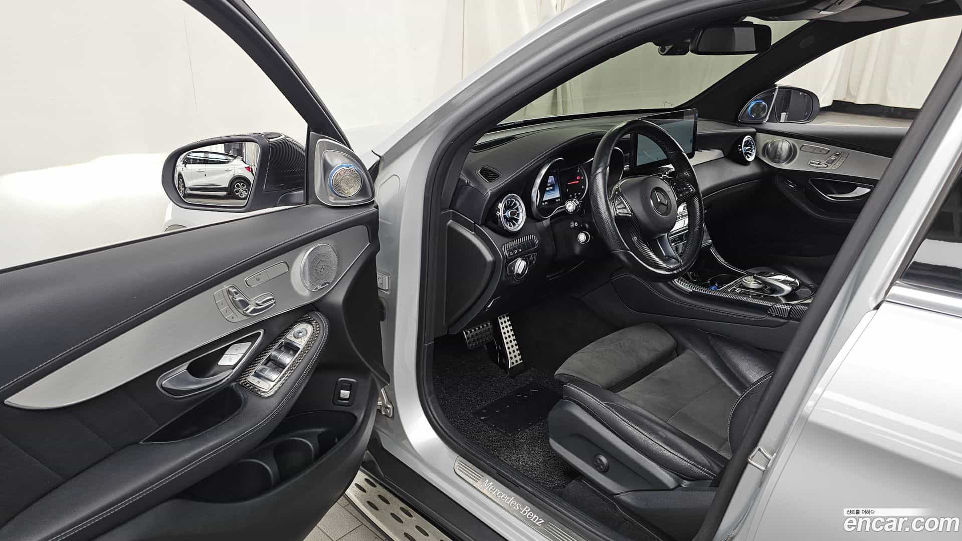 GLC-Class Mercedes-Benz 2017.4-INNER-010