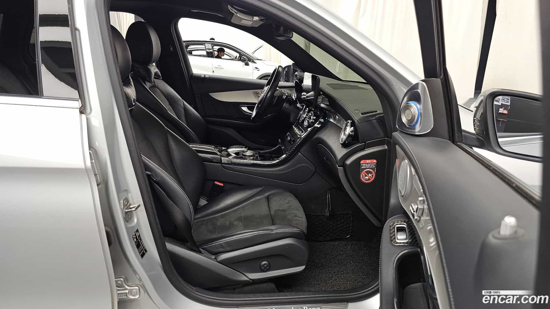 GLC-Class Mercedes-Benz 2017.4-OPTION-015