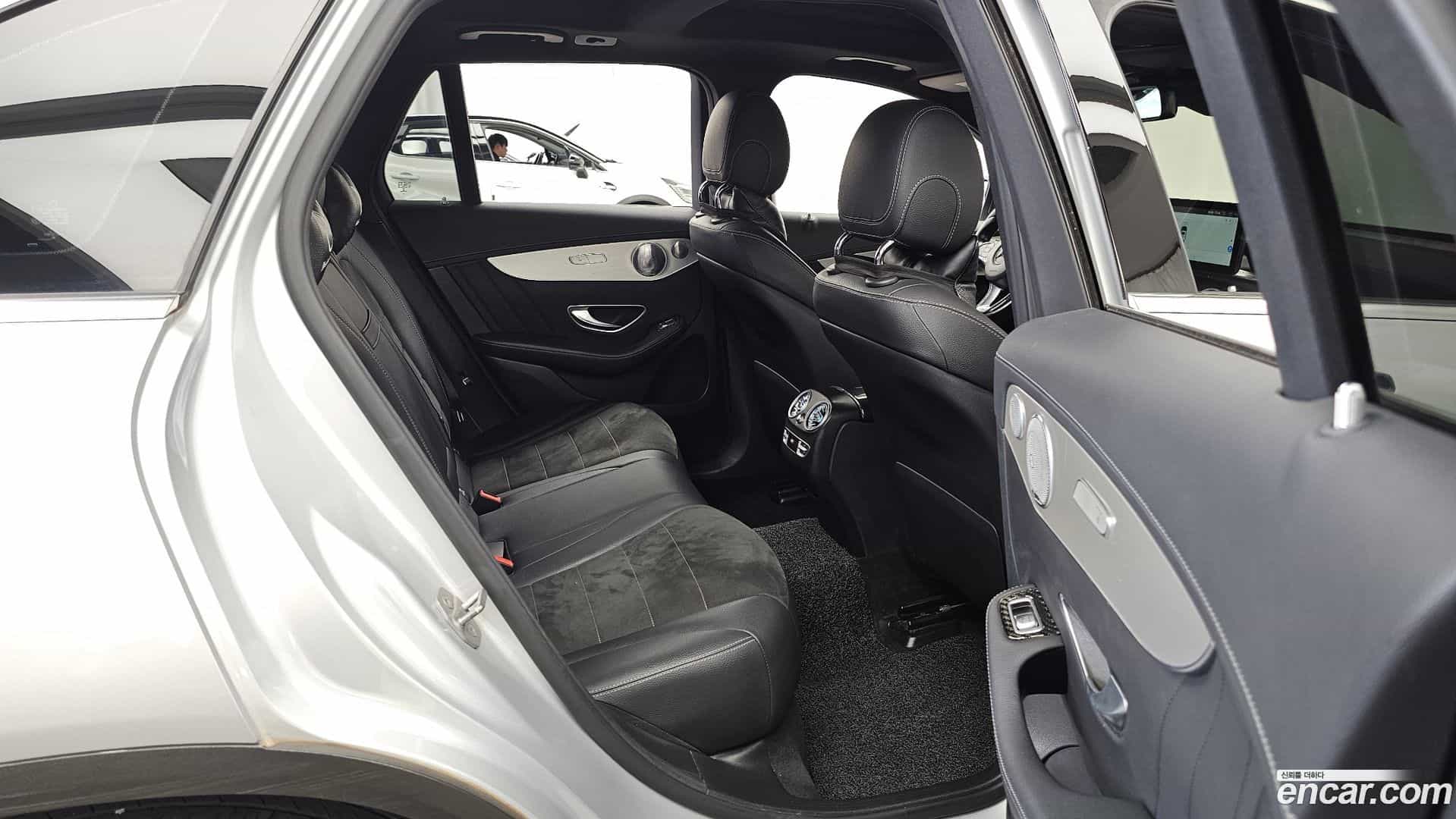 GLC-Class Mercedes-Benz 2017.4-OPTION-016