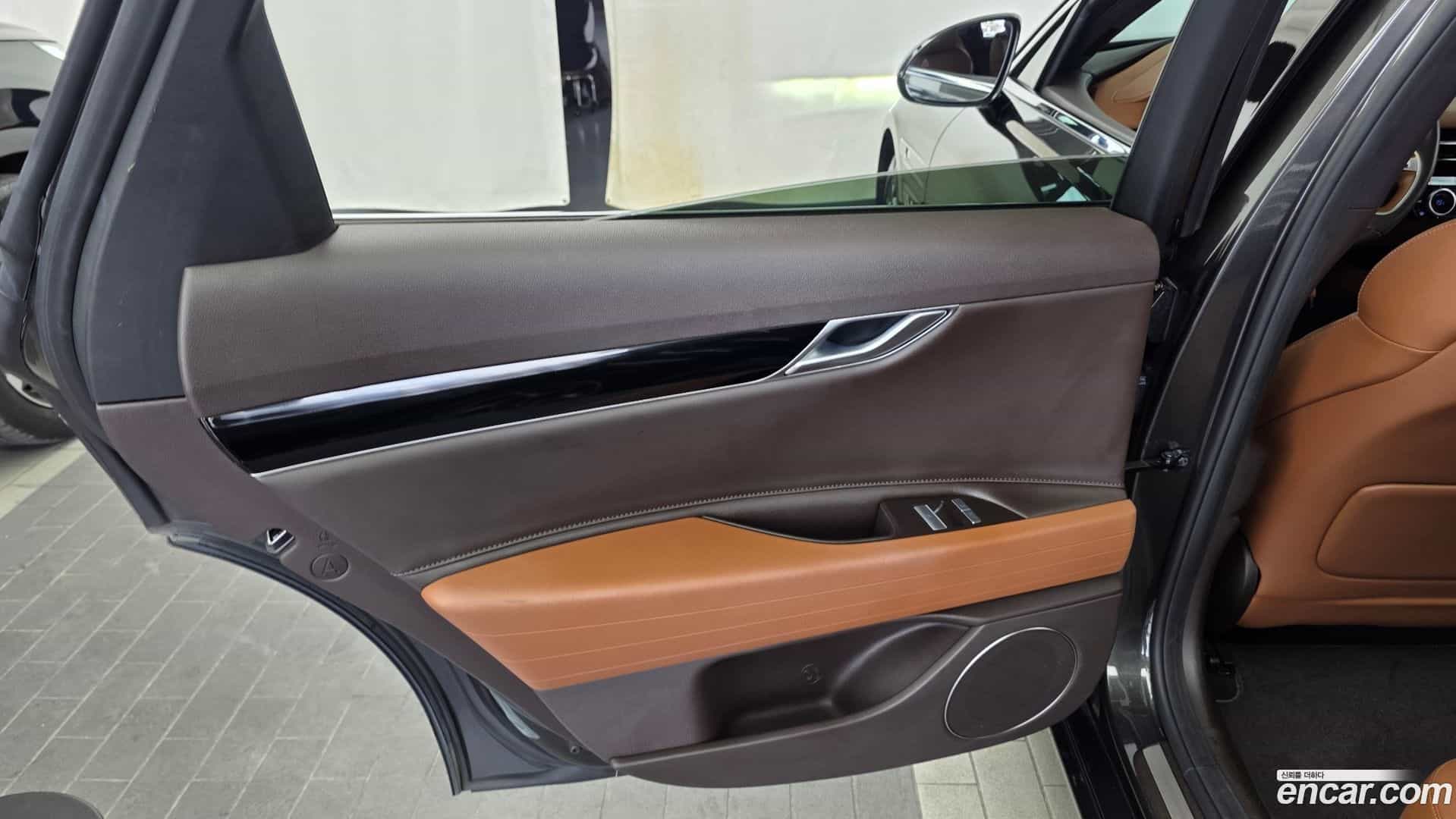 G80 Genesis 2022.2-INNER-035