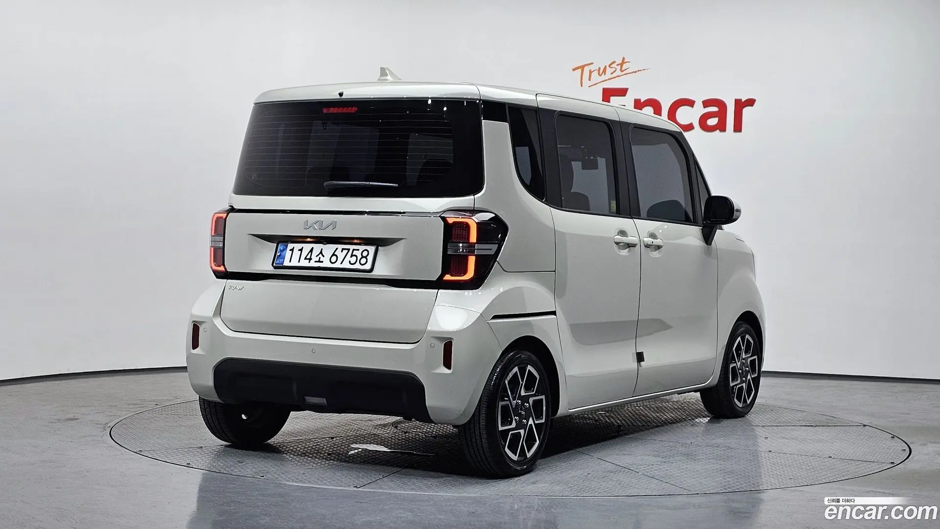 Main__Slider__Photo:RAY Kia 2024.0-1