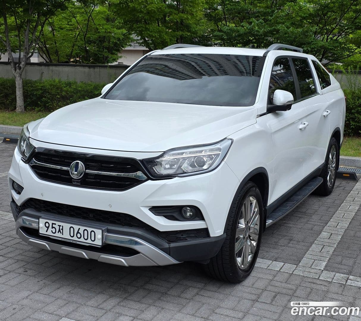 Main__Slider__Photo:Rexton KG Mobility 2019.0-0