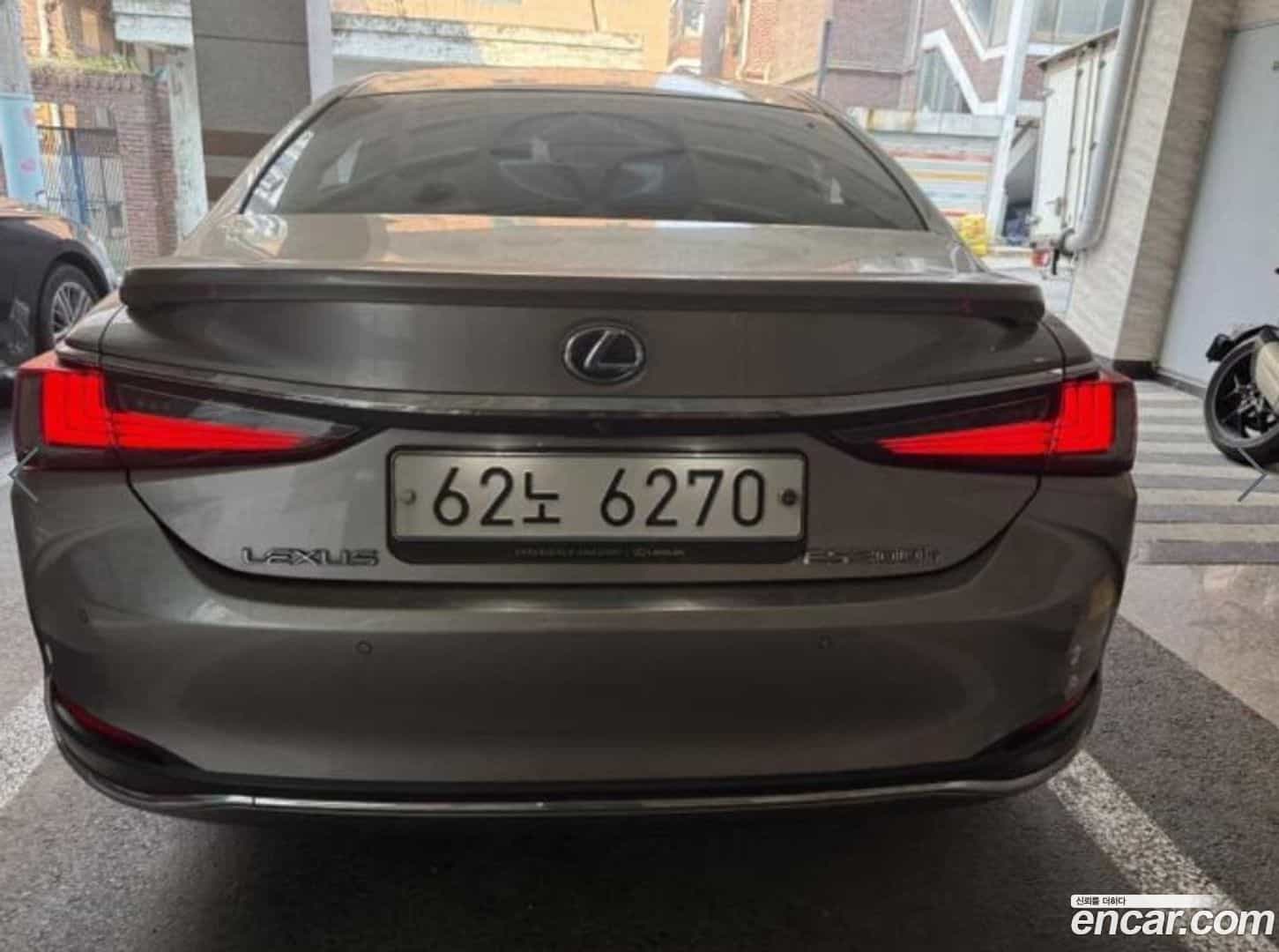 ES Lexus 2019.4-OUTER-006