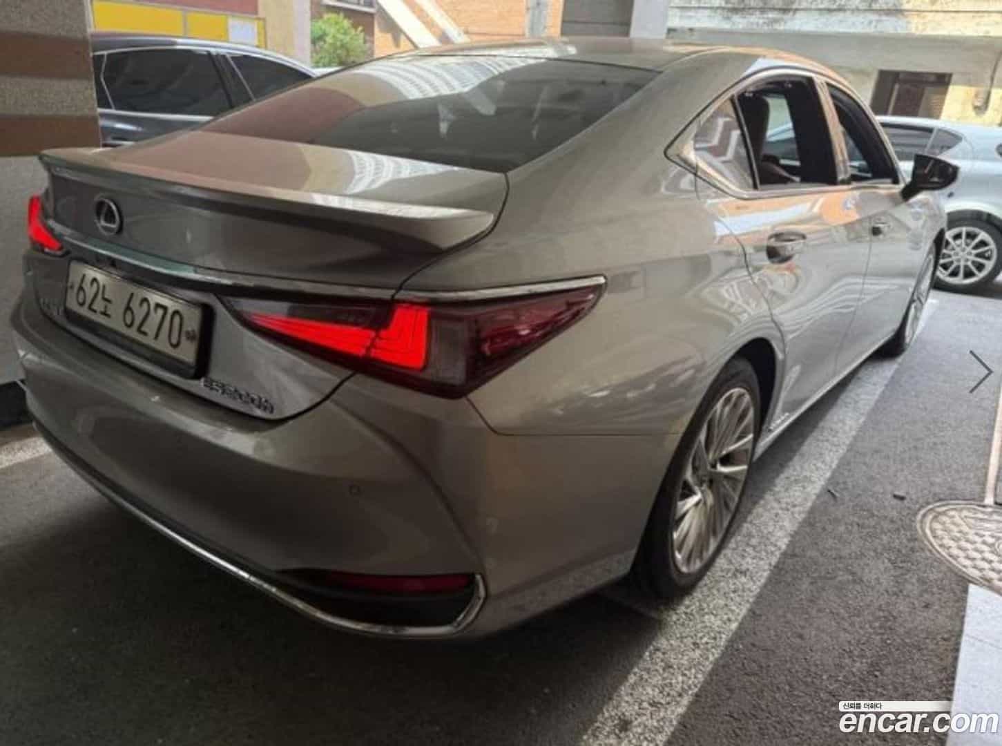 ES Lexus 2019.4-INNER-007