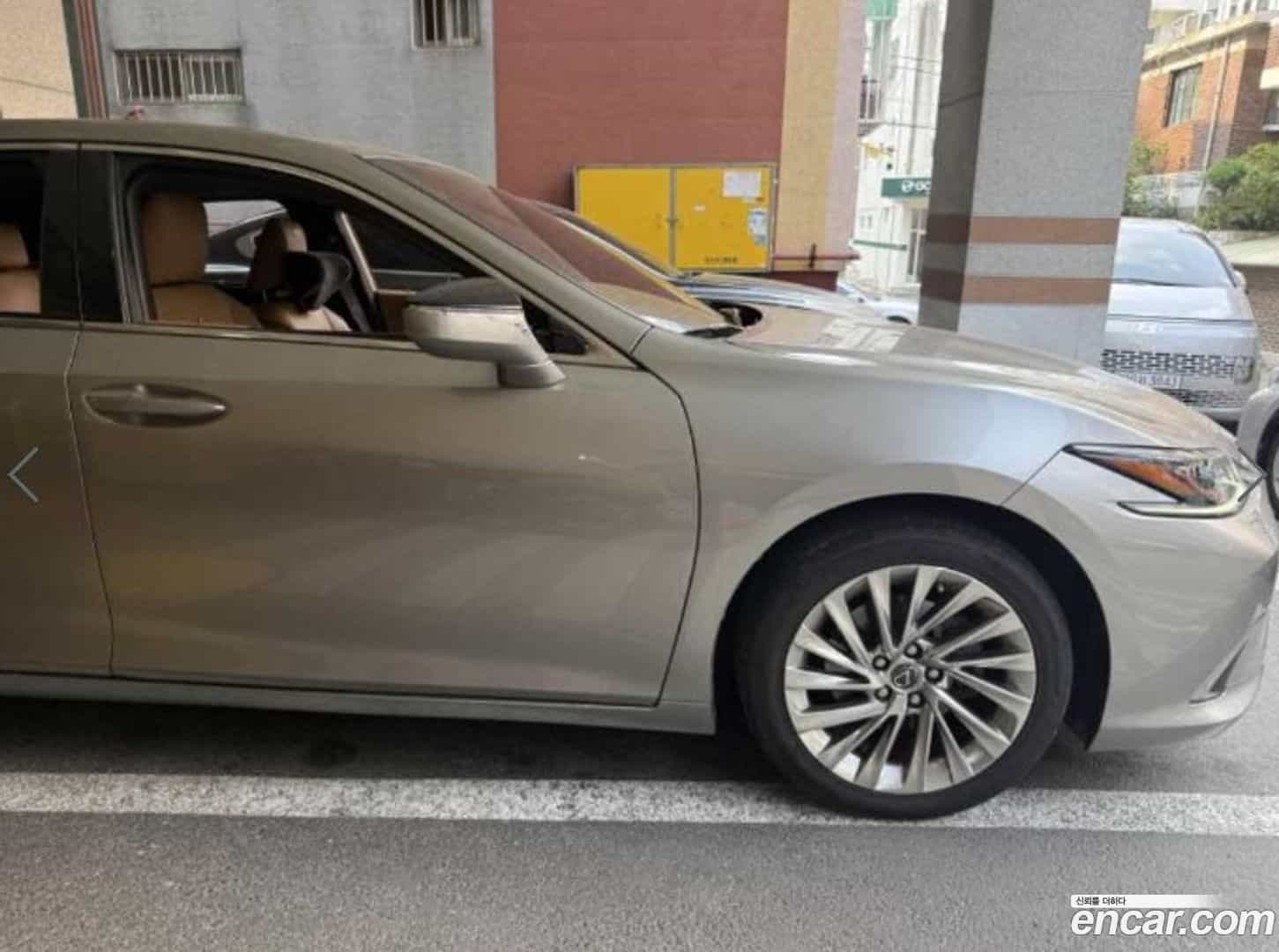 ES Lexus 2019.4-INNER-009