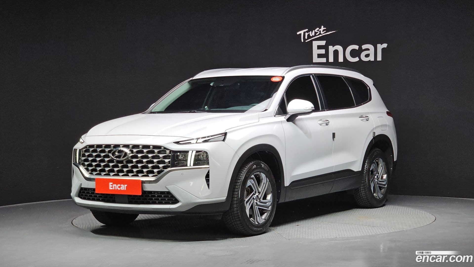 Main__Slider__Photo:Santafe Hyundai 2022.4-0