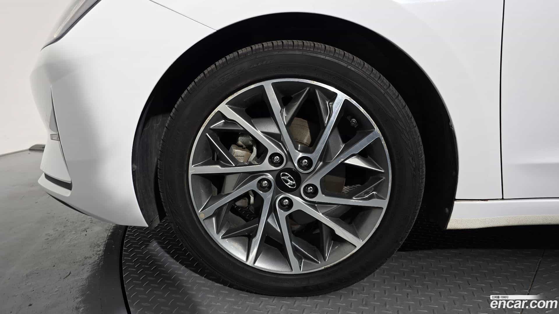 AVANTE Hyundai 2019.0-OUTER-005