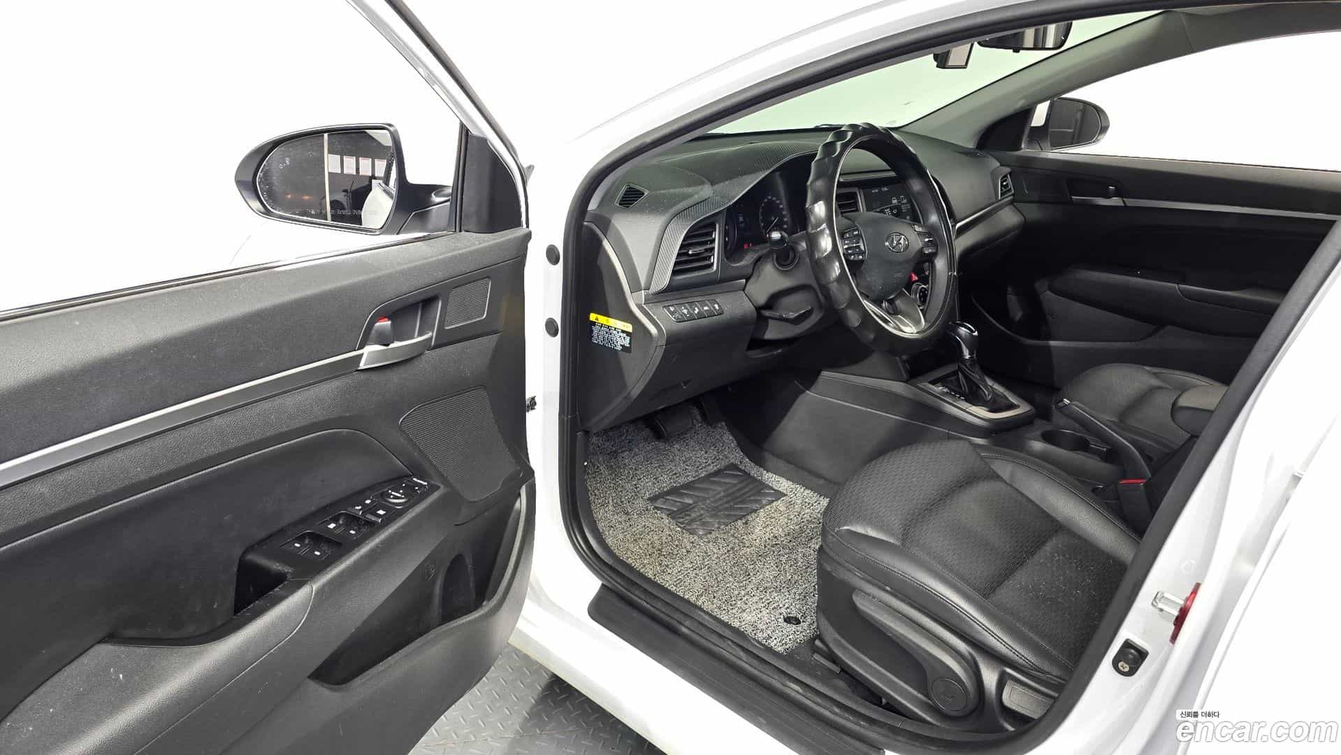 AVANTE Hyundai 2019.0-INNER-010