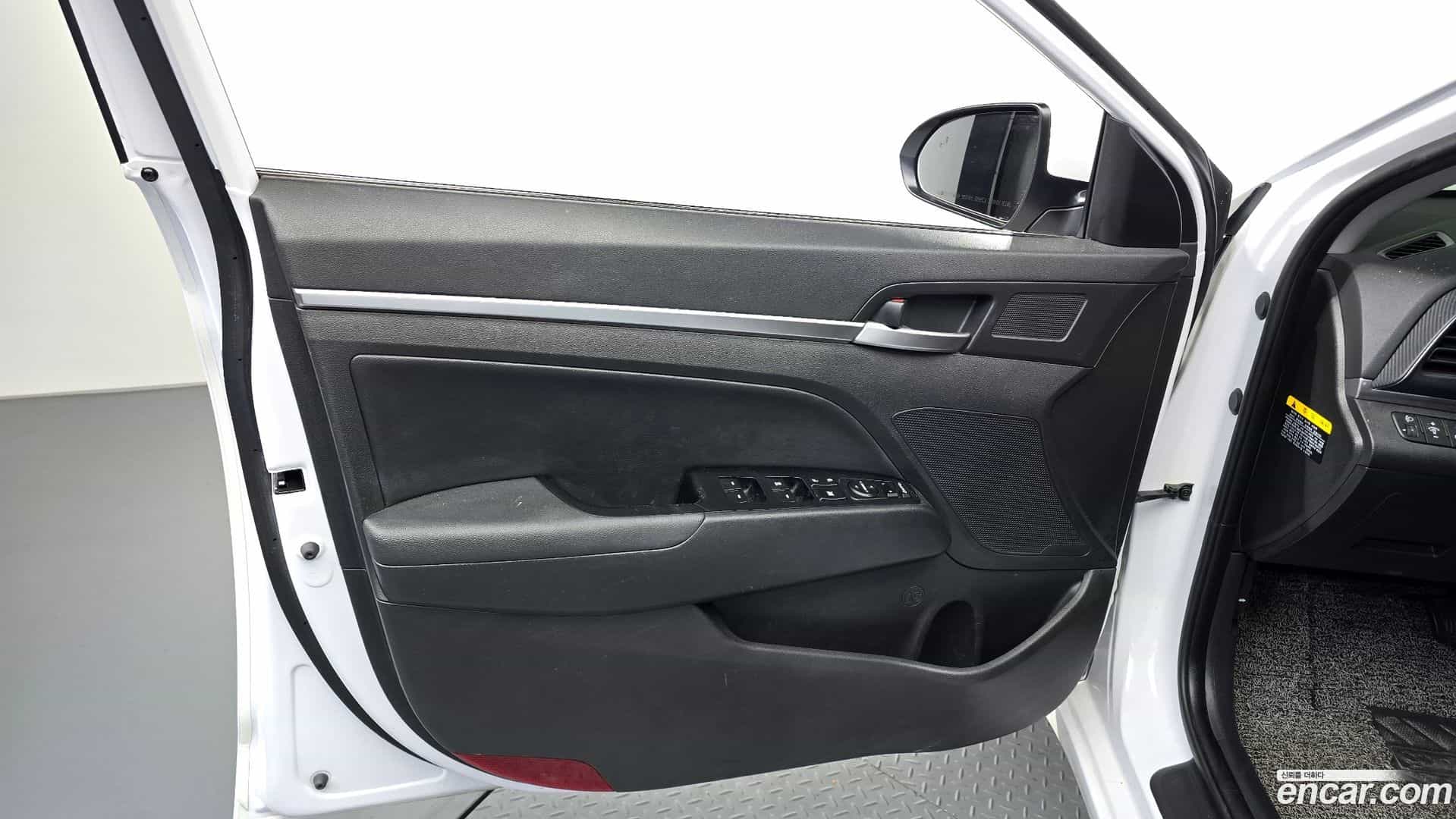 AVANTE Hyundai 2019.0-INNER-034