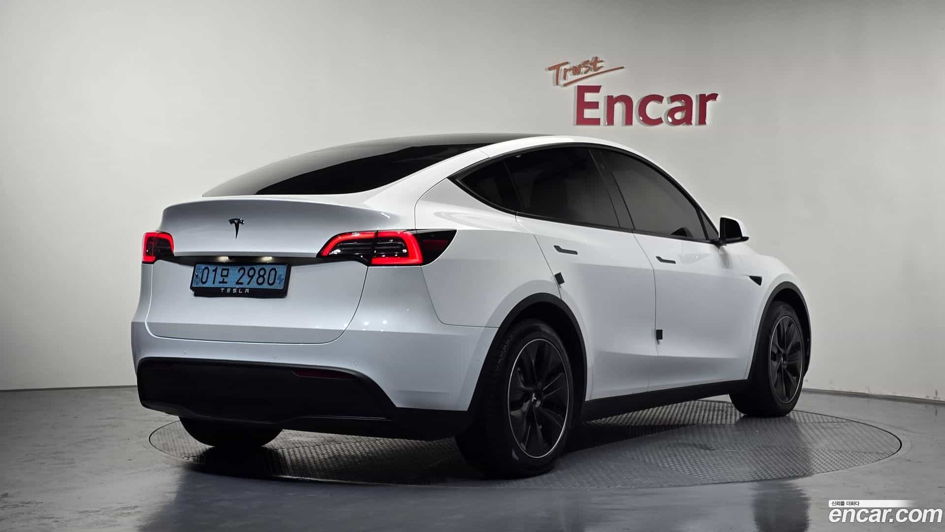 Model Y Tesla 2021.8-OUTER-002
