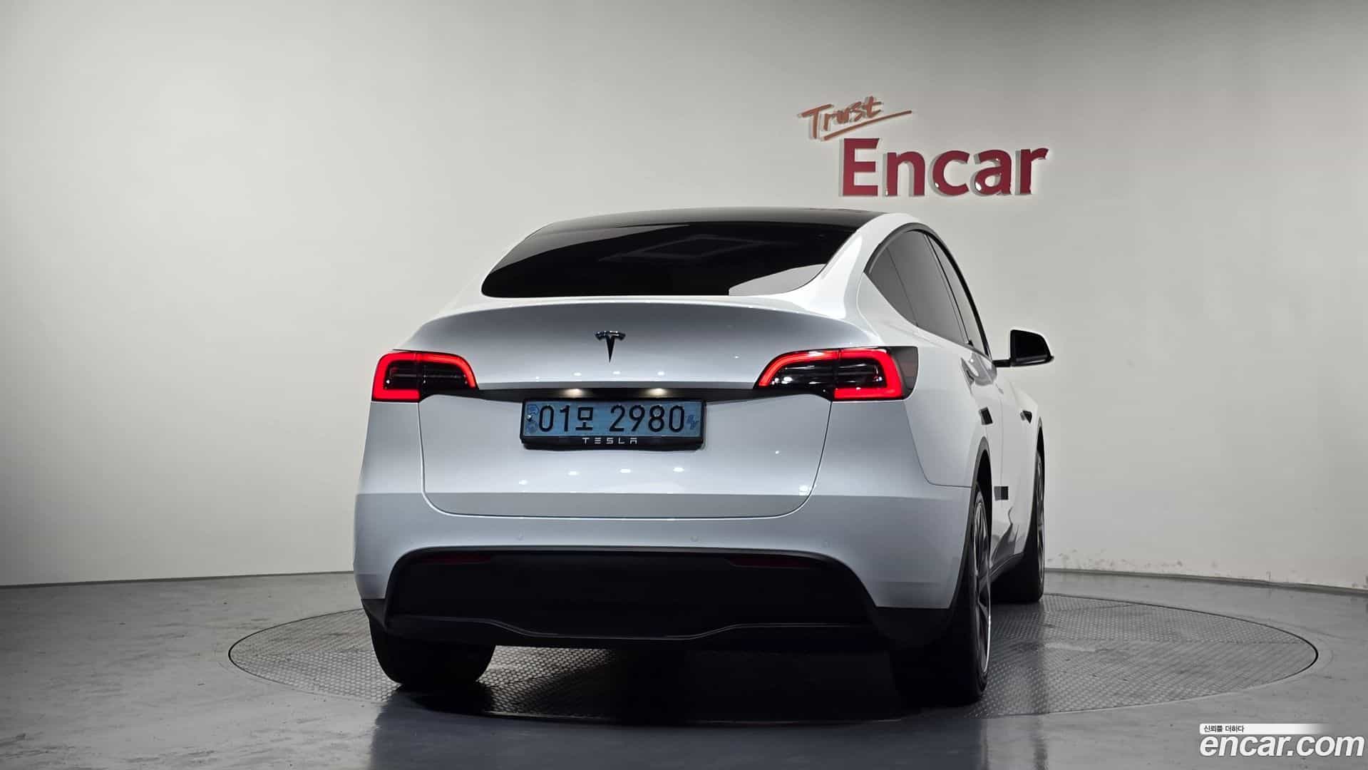Model Y Tesla 2021.8-OUTER-004