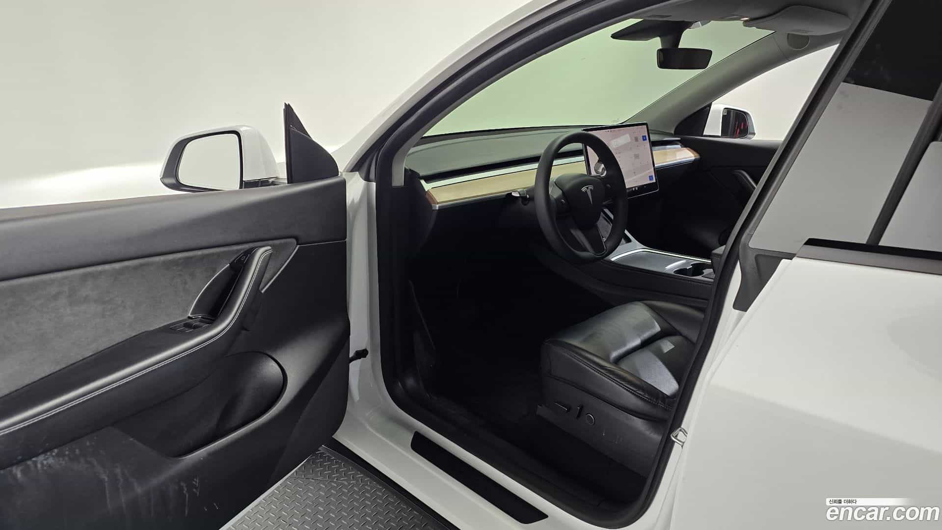 Model Y Tesla 2021.8-INNER-010