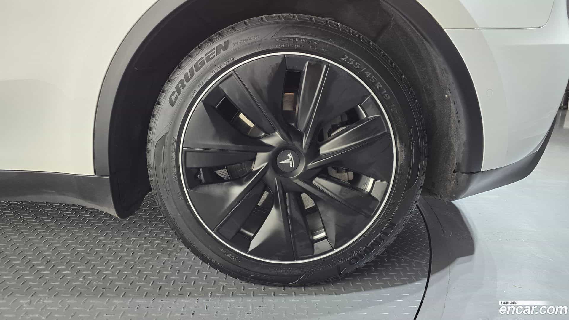 Model Y Tesla 2021.8-OUTER-031