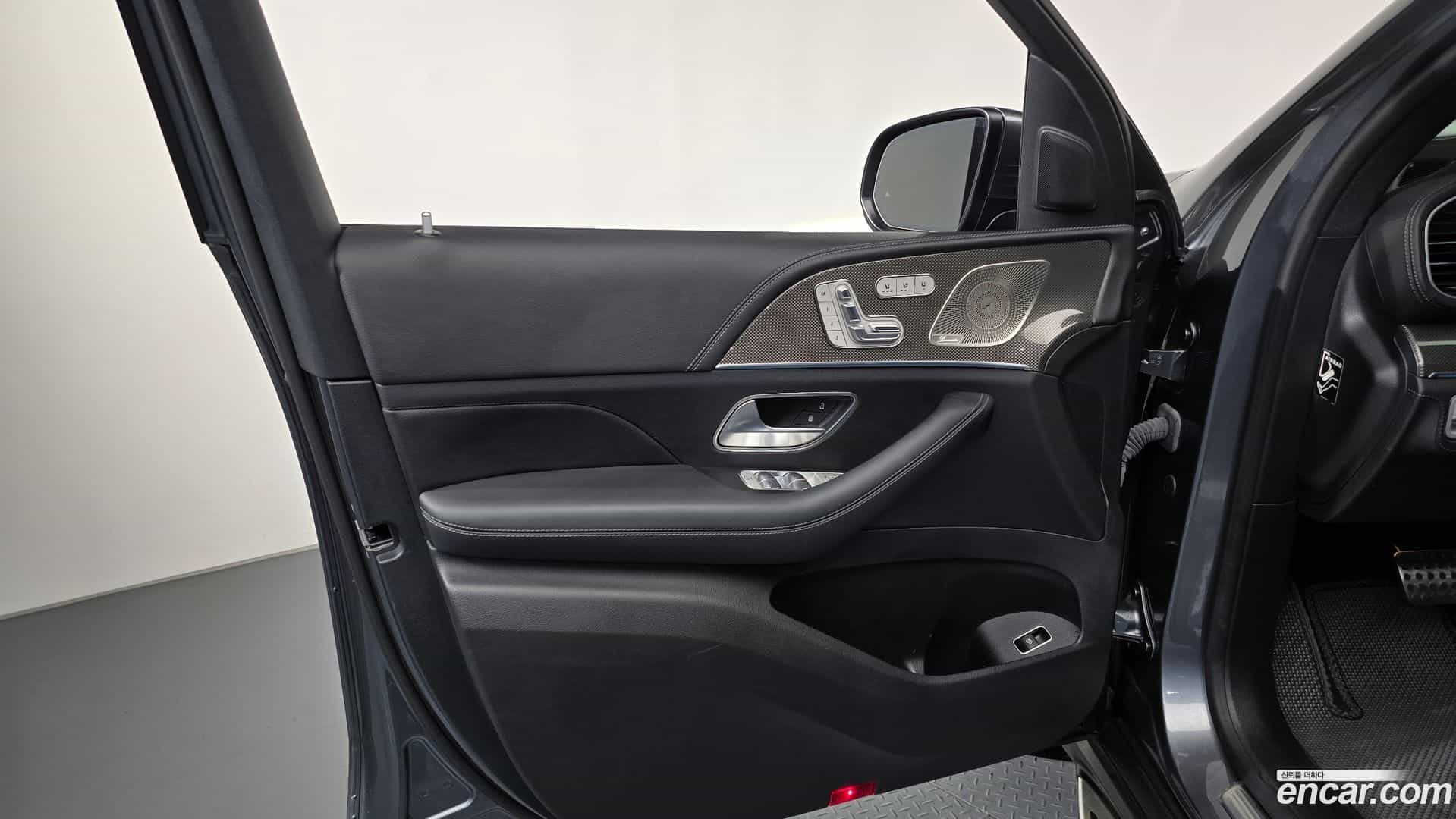 GLE-Class Mercedes-Benz 2023.7-INNER-034