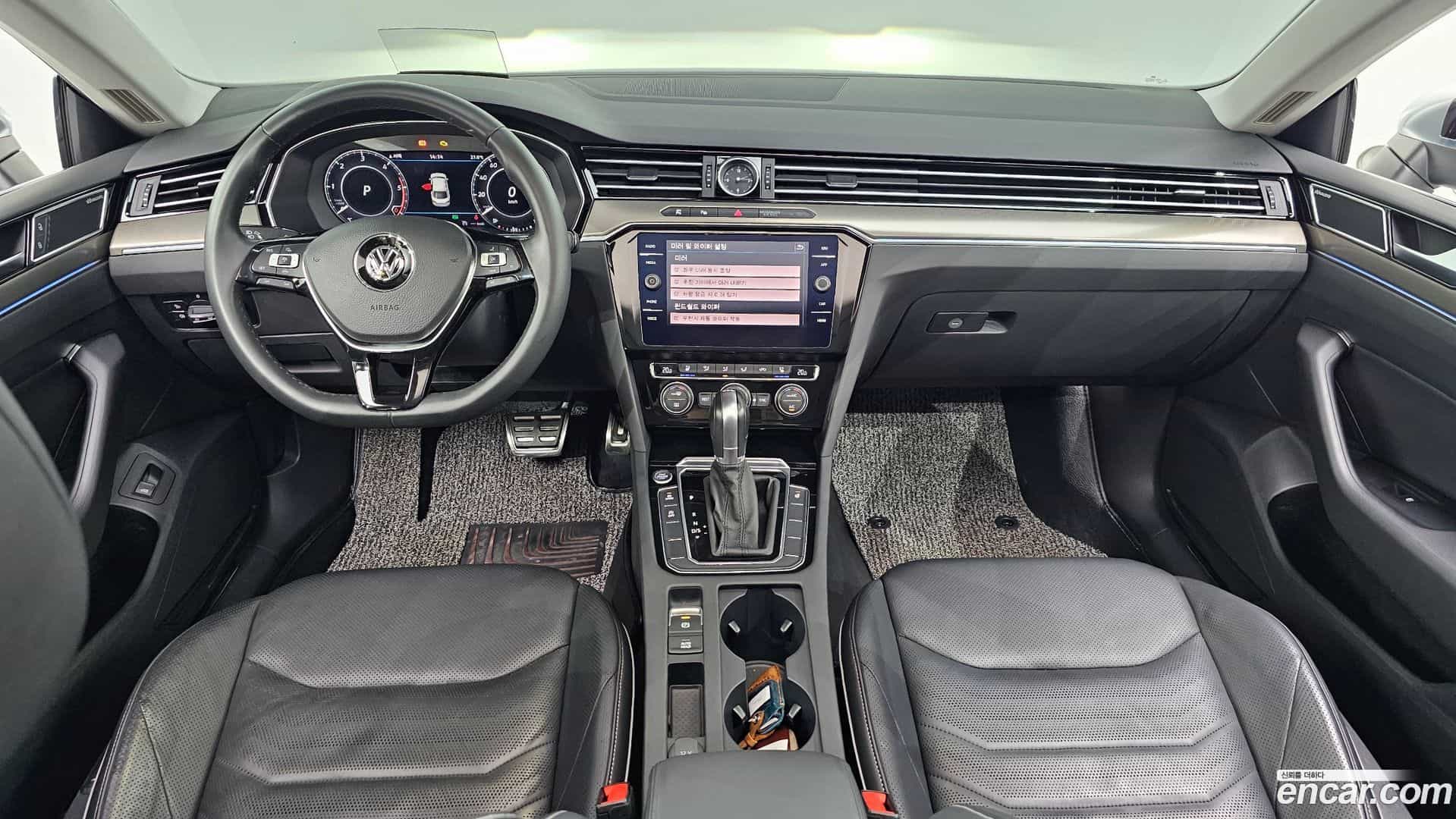 Arteon Volkswagen 2019.11-INNER-007