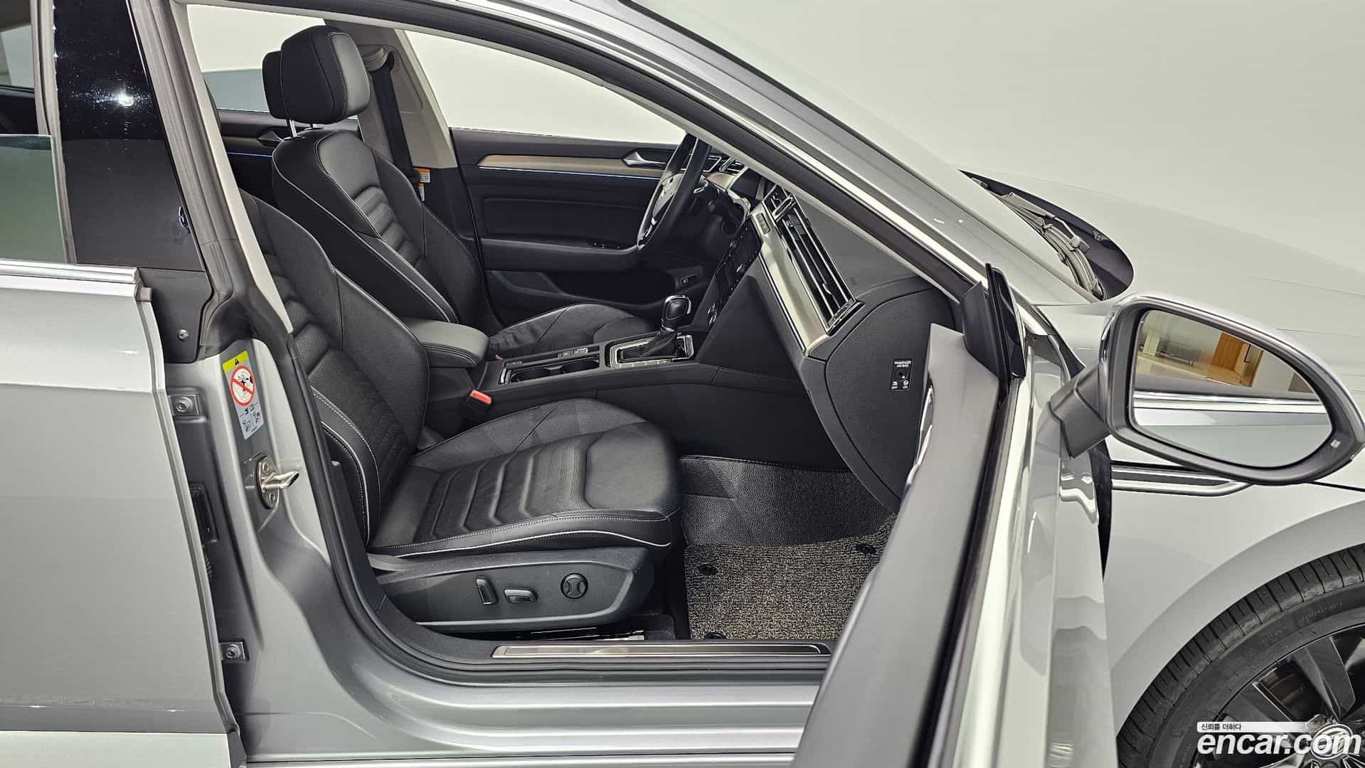 Arteon Volkswagen 2019.11-INNER-010