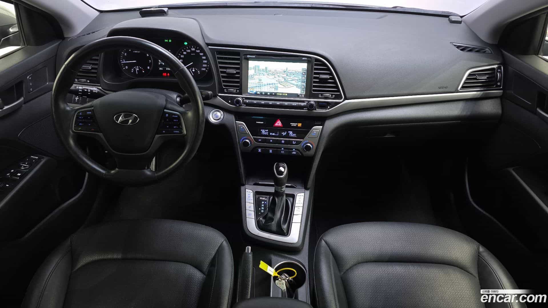 AVANTE Hyundai 2017.3-INNER-007