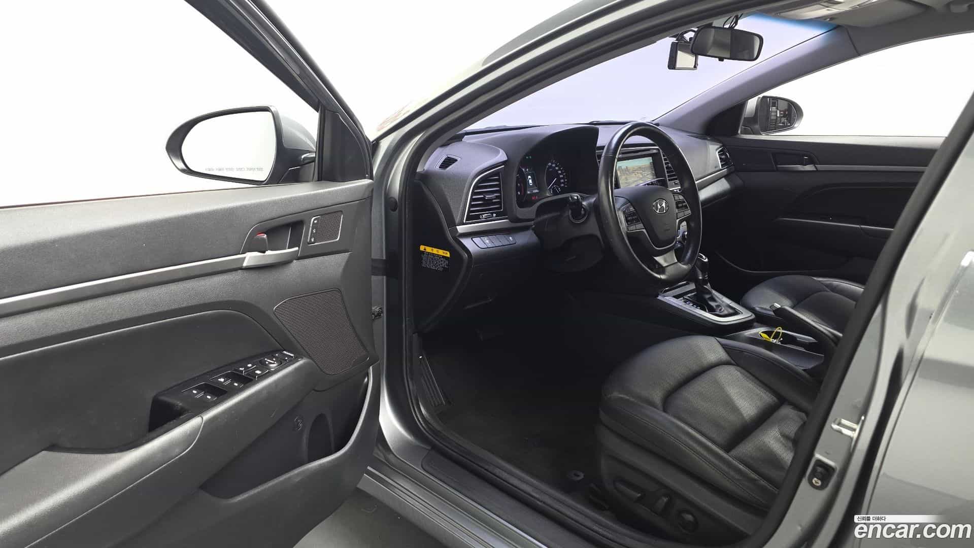 AVANTE Hyundai 2017.3-INNER-010