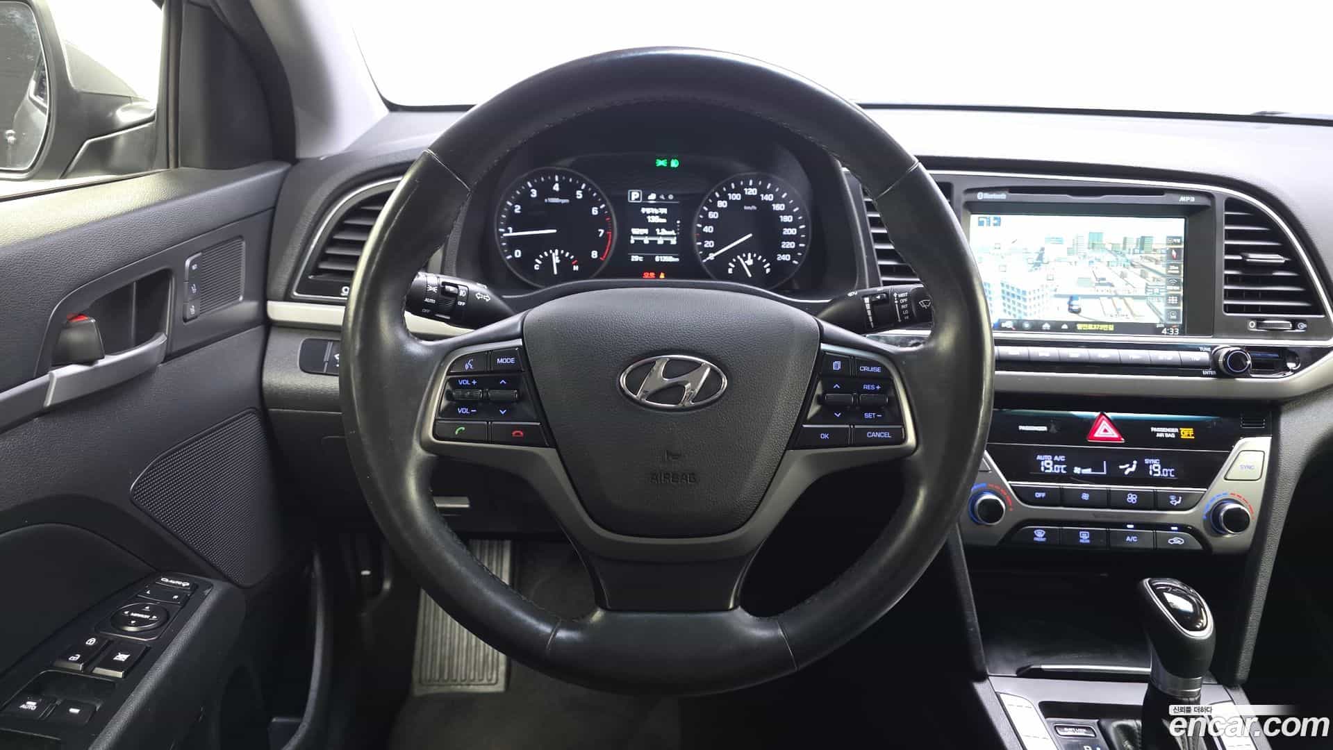 AVANTE Hyundai 2017.3-OPTION-016
