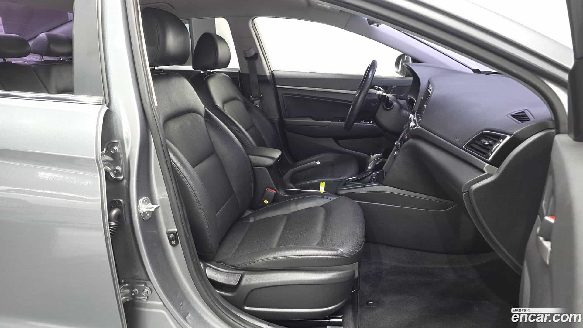 AVANTE Hyundai 2017.3-INNER-036