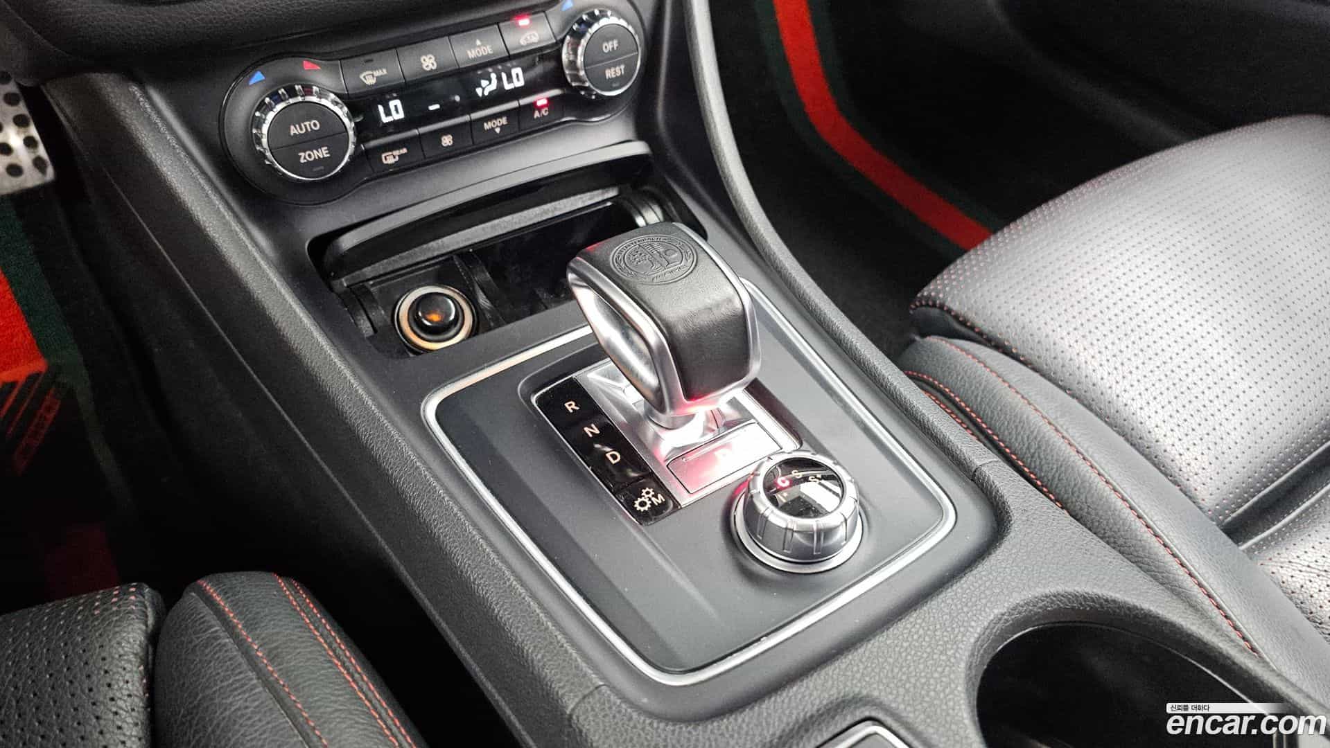 CLA-Class Mercedes-Benz 2016.3-INNER-009