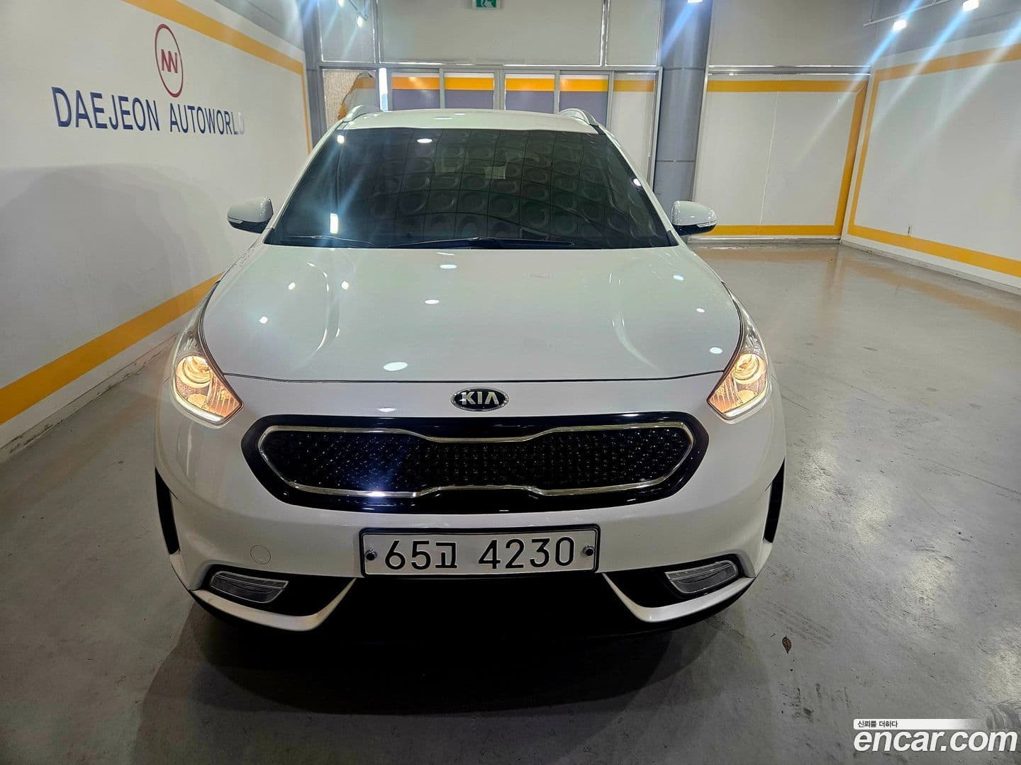 Main__Slider__Photo:Niro Kia 2017.10-0