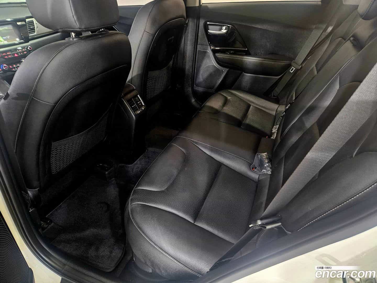 Niro Kia 2017.10-INNER-008